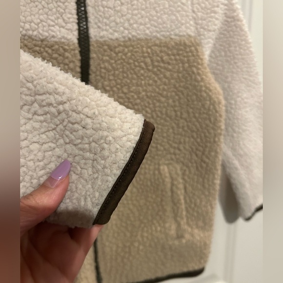 Fleece zip up sweater size 5t - Picture 3 of 4